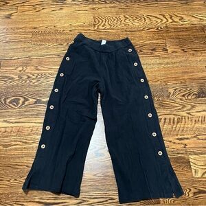🖤 5/$10 NorthStyle Black Cropped Pants with Button Detail